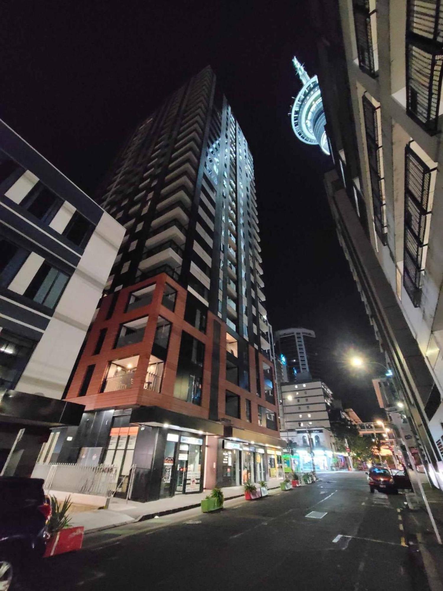 Апартаменты Sky Tower Just Next Door Окленд Экстерьер фото