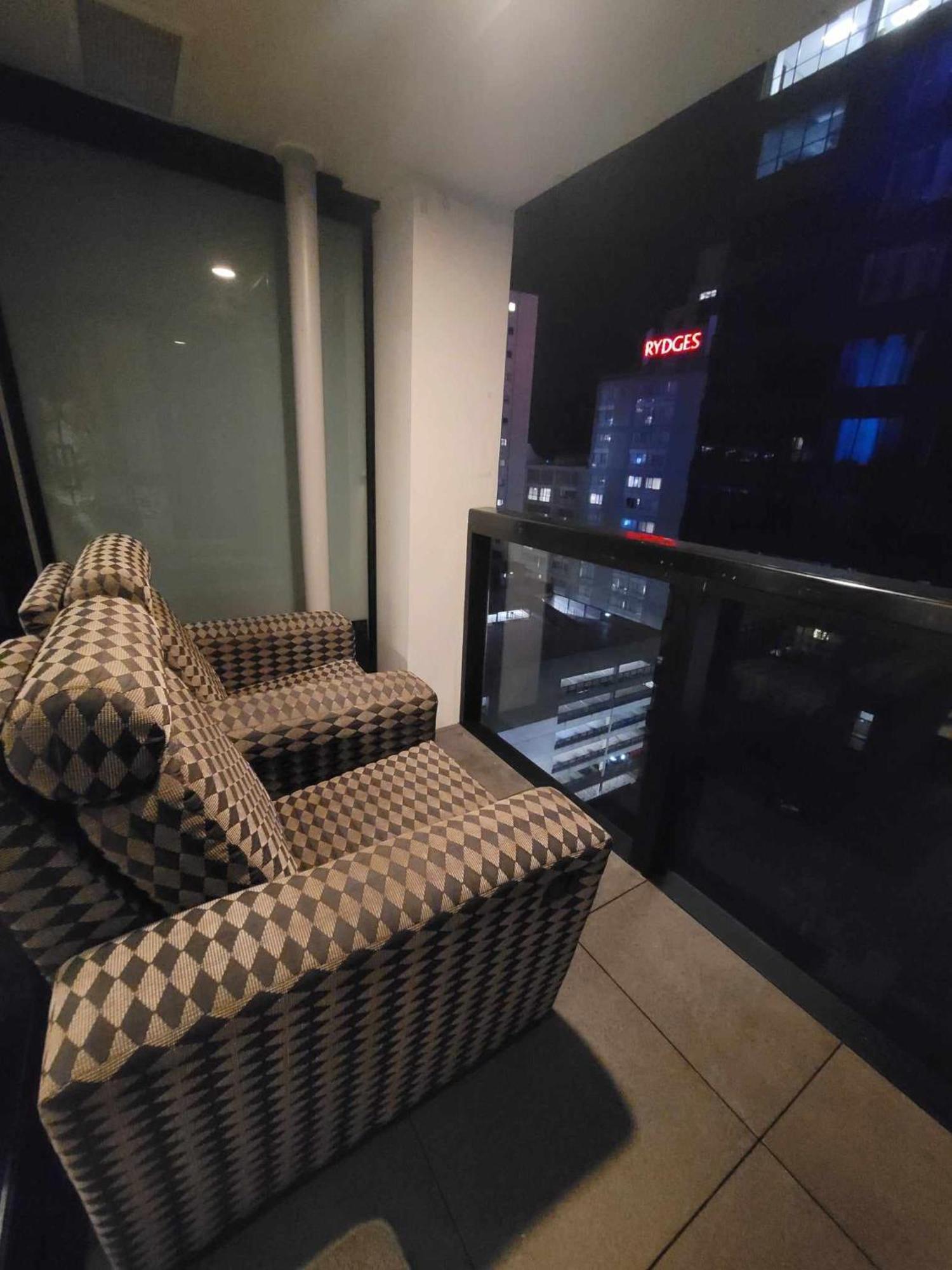 Апартаменты Sky Tower Just Next Door Окленд Экстерьер фото